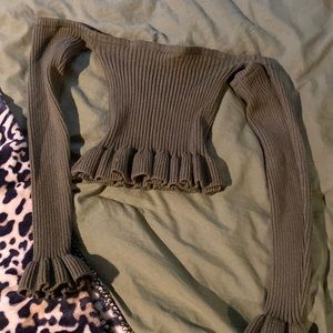 Knitted off shoulder long sleeve ruffled top
